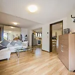 Raina Apartamento