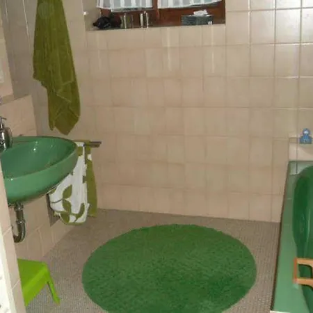 Raina Apartment