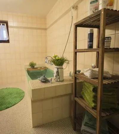 Raina Apartment